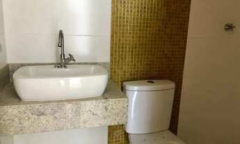 Imagem 3: Localizado na meia quadra do mar de itapuã, a 50 metros da praia