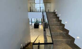 Imagem 6: Sobrado 4 suítes, frente à praça