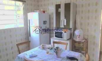 Imagem 4: Casa em Porto Alegre, no bairro Vila Nova, com 2 dormitório(s), e 2 banheiros, à