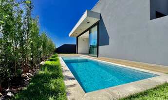 Imagem 3: Belíssima Casa Térrea no Alphaville 1 - Piscina com Vista para a Pista de Caminhar