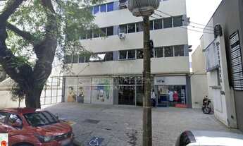 Imagem 6: Sala comercial com recepção, 1 sala, copa, e 2 WCs e uma vaga de garagem. Localizado na Ru