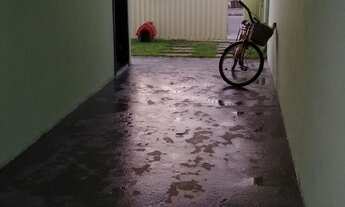 Imagem 4: Casa 2 quartos, quintal gramado e garagem coberta