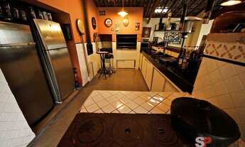 Imagem 6: Condomínio fechado, 350 m², 3 suítes, 3 salas, salão de festas, piscina, 8 vagas