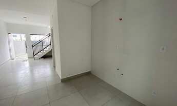 Imagem 4: Sobrado para venda possui 80 metros quadrados com 2 quartos em Itacolomi - Balneário Piçar