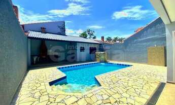 Imagem 3: Sobrado com 4 dormitórios (3 suítes), edícula e com piscina em Peruíbe