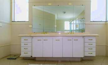 Imagem 5: Casa de condomínio para aluguel possui 560 metros quadrados com 5 quartos