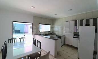 Imagem 5: Sobrado com 4 dormitórios (3 suítes), edícula e com piscina em Peruíbe