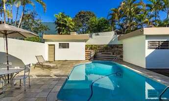 Imagem 6: Casa rodeada de verde e pássaros, com 4 dormitórios (2 suítes), Piscina, jardins, 4 vagas