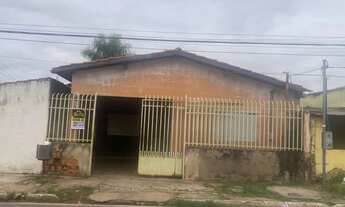 Imagem: Vende-se casa no centro de Várzea Grande