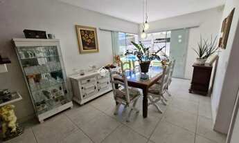 Imagem 2: Casa residencial à venda no bairro Lagoa da Conceição com 230 m² e 4 dormitórios/quartos