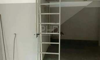 Imagem 3: Salão comercial medindo 60 m², com 1 banheiro e uma copa, sem vaga de garagem