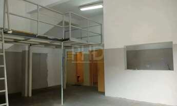 Imagem 6: Salão comercial medindo 60 m², com 1 banheiro e uma copa, sem vaga de garagem