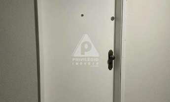 Imagem 4: Sala Comercial em Centro, RJ 25 m², Laminado, 1 Banheiro, Pronta para Usar