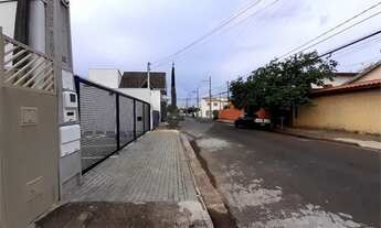 Imagem 2: Casa com piscina ao lado da avenida kenedy e restaurante nishi sushi em Indaiatuba -SP