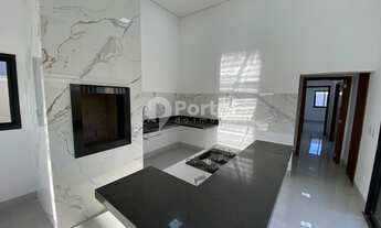 Imagem 5: Casa de condomínio térrea para venda possui 132 metros quadrados com 3 quartos