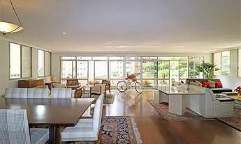 Imagem 2: Apartamento espaçoso, bem localizado, sacada e 3 vagas