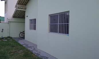 Imagem 2: Casa 2 quartos, quintal gramado e garagem coberta