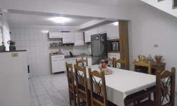 Imagem 4: Casa ampla com 3 dormitórios e 5 vagas de garagem. Excelente localização em bairro muito t