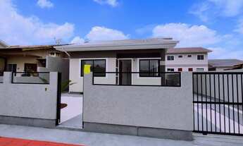 Imagem: Casa unifamiliar em obras no padrão das