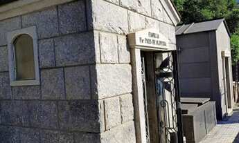 Imagem 3: Linda capela/ jazigo para até 6 caixões, além de várias caixas