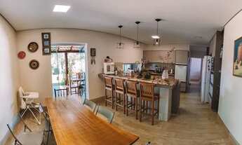 Imagem 7: LINDA CASA - ESTILO CAMPO- AMPLA -AREJADA COM MUITO VERDE