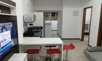 Imagem 2: Apartamento mobiliado de 2 quartos e 2 banheiros no Campeche, área externa em deck