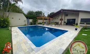 Imagem: Casa térrea de alto padrão em bairro nobre