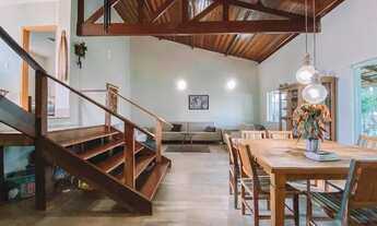 Imagem 2: LINDA CASA - ESTILO CAMPO- AMPLA -AREJADA COM MUITO VERDE