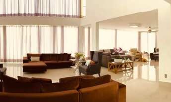 Imagem 2: Casa condomínio Gran Royalle Confins com 4 suítes, 8 vagas de garagem e lote 2.030 m²