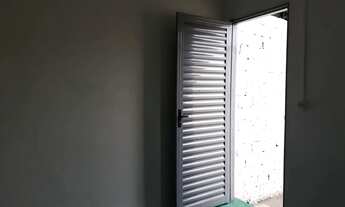 Imagem 3: PARTICULAR - Casa de 02 Quartos c/ Garagem Carro. Perto Terminal da Vila Brasília!!!