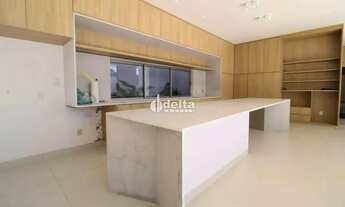 Imagem 3: Casa residencial com 3 suítes, disponível para locação no bairro Jardim Inconfidência em U