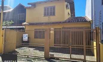 Imagem 3: Sobrado em Porto Alegre, no bairro Vila Nova, com 3 dormitório(s), e 3 banheiros