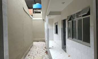 Imagem 2: Casa de 1 quarto com pequeno quintal no Colubandê