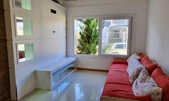 Imagem 2: Sobrado de excelente padrão construtivo com 6 dormitórios (1 suíte) junto ao centro de Tra