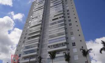 Imagem 3: Apartamento com 04 suítes e 03 vagas de garagem. Piscina e ótima área de lazer, no Bairro