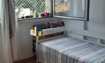 Imagem 2: Kitnet reformada com uma vaga de garagem e repleta de armários embutidos