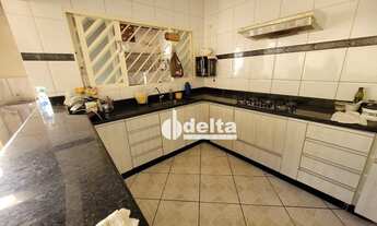 Imagem 3: Casa com 3 dormitórios à venda, 240 m² por R$ 500.000,00 - Granada - Uberlândia/MG