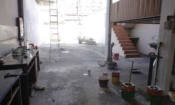 Imagem 7: Loja/prédio comercial/galpão de frente para a rua com área útil estimada de 232 m². Espaço