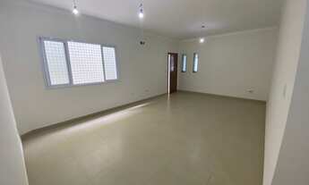 Imagem: Ampla e arejada sobreposta baixa com 3 suítes