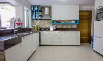 Imagem 4: Sobrado para venda tem 380 metros quadrados em Torres - RS