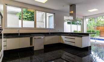 Imagem 6: Casa de condomínio para venda tem 720 metros quadrados com 4 quartos