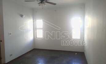 Imagem 4: A Unisol Imóveis aluga casa com quatro dormitórios sendo uma suíte e área gourmet com chur