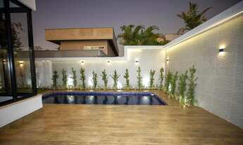 Imagem 6: Casa de condomínio possui 323 m² com 4 suítes plenas - Goiânia - GO