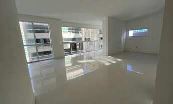 Imagem 3: Apartamento para venda possui 164 metros quadrados com 4 quartos em Meia Praia - Itapema