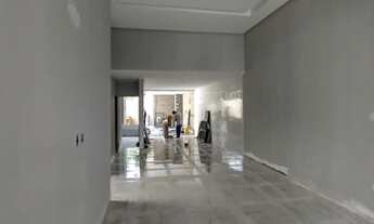 Imagem 2: Casa térrea em fase final de construção com 166 m² de fino acabamento, 3 suítes plenas e S