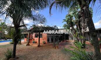 Imagem 2: Casa em Condomínio Fechado com 4 quartos (3 suítes) à venda, a/c 440 m² por R$ 2.000.000