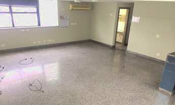 Imagem 3: Prédio monousuário no centro comercial de Alphaville