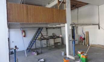 Imagem 6: Loja/prédio comercial/galpão de frente para a rua com área útil estimada de 232 m². Espaço