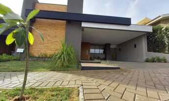 Imagem 2: Casa de condomínio para venda possui 215 metros quadrados com 3 quartos