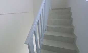 Imagem 4: Linda casa sobreposta nova na praia à 250m do mar, possui piscina e 2 quartos. Itanhaém/SP